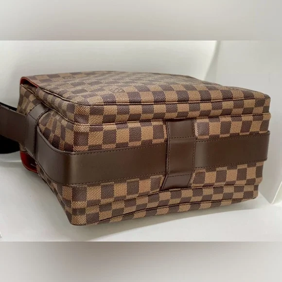 Authentic Louis Vuitton Damier Ebene Crossbody - Picture 5 of 15